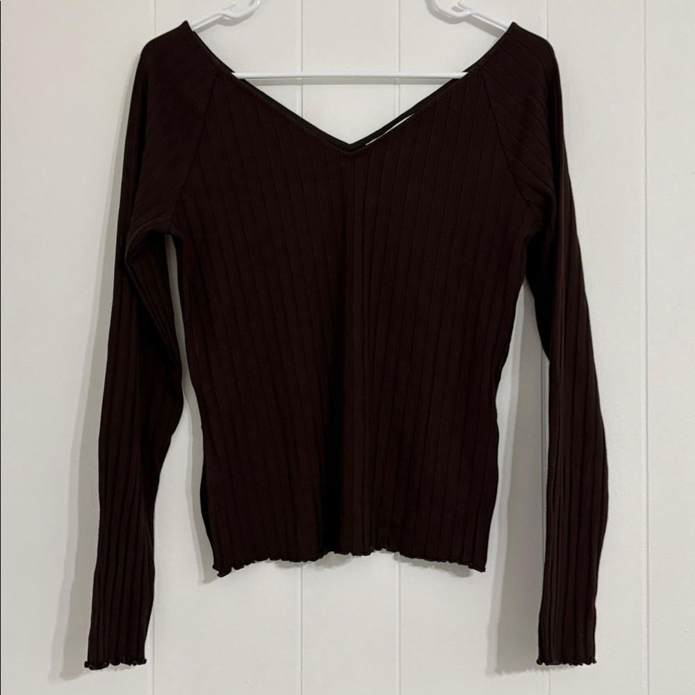 Banana Republic Ribbed V-Neck Long Sleeve Top in Dark Brown